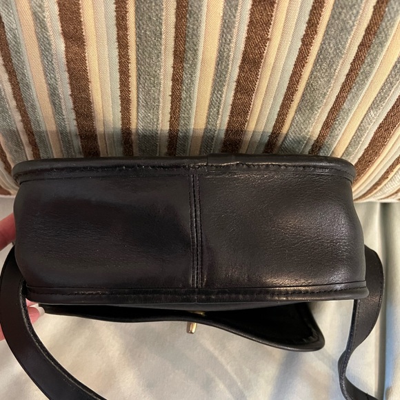 Vintage Coach Collegiate Bag - Picture 5 of 12